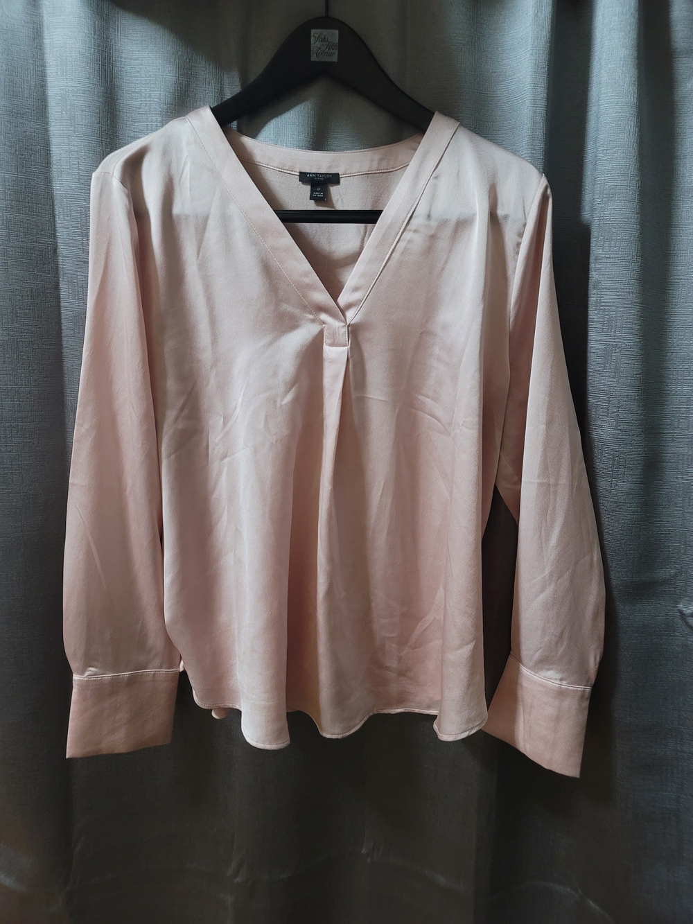 Ann Taylor Blush Pink V-Neck Long Sleeve Blouse